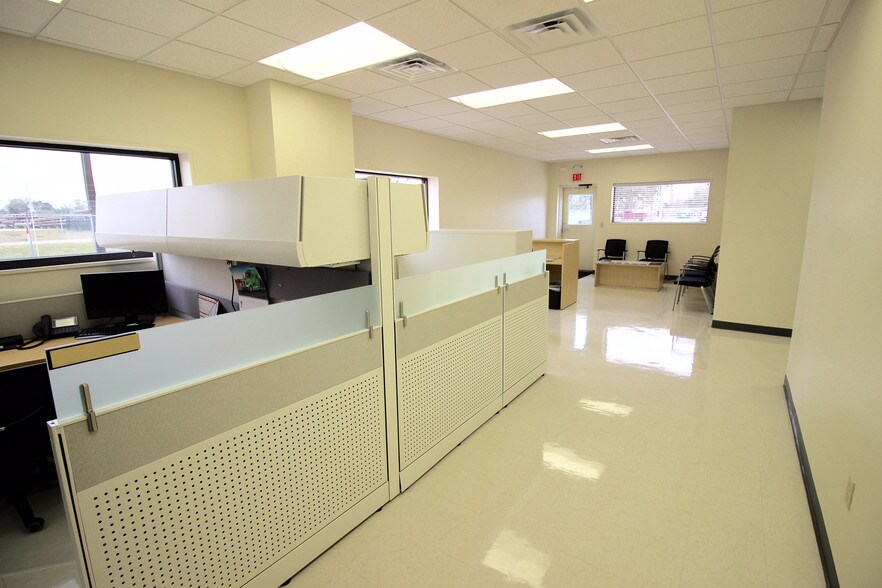 More Photos Of 14702 Jersey Shore Dr, Houston Warehouse For Lease