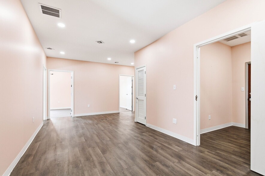 More Photos Of 1313 Lyndon Ln, Louisville Office For Lease