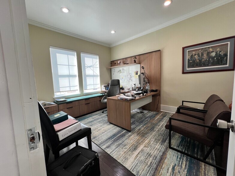 More Photos Of 409 W Center St, Kyle Office For Lease