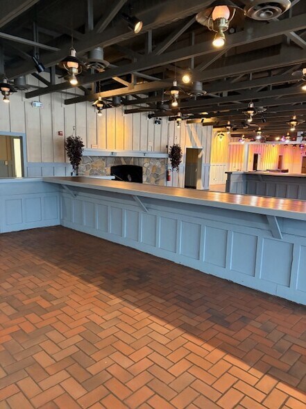 More Photos Of 5581 S 9th St, Kalamazoo Restaurant For Sale