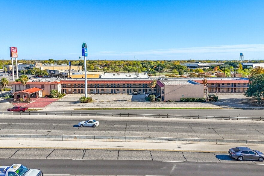 More Photos Of 7202 S Pan Am Expy, San Antonio Hotel For Sale