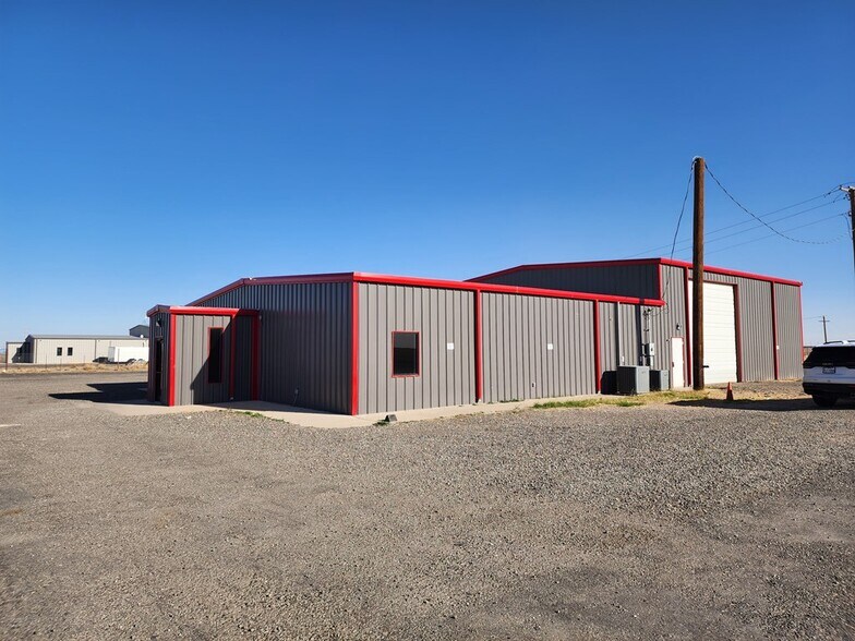 More Photos Of 23 County Rd 424, Pecos Warehouse For Lease