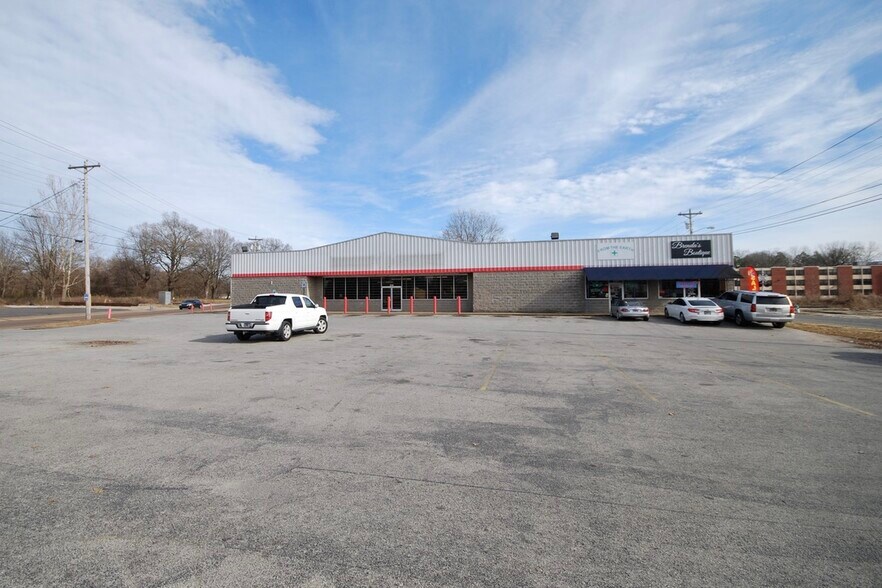 More Photos Of 220-224 N Royal St, Jackson Storefront For Sale