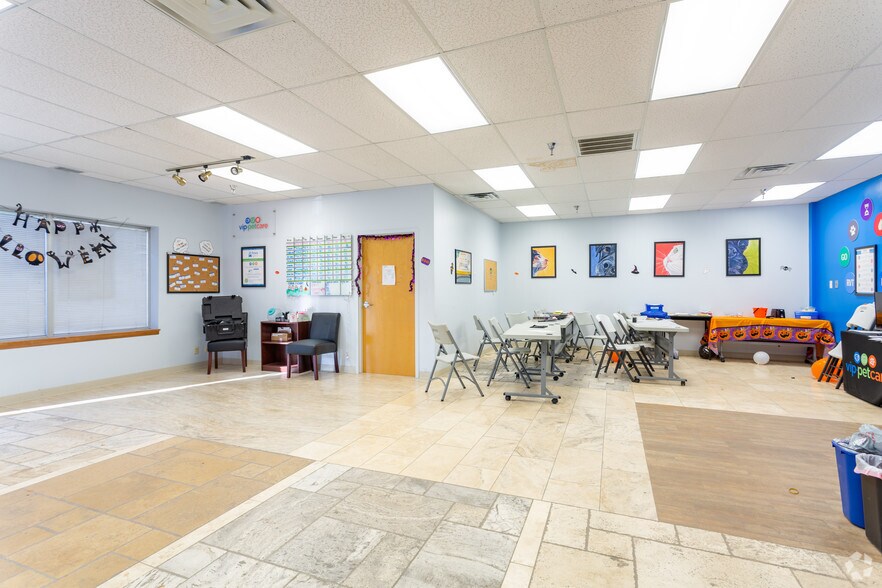 More Photos Of 1701 Quincy Ave, Naperville Light Distribution For Lease