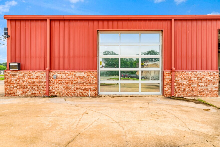 More Photos Of 6210 Lamar Rd, Reno Flex For Sale