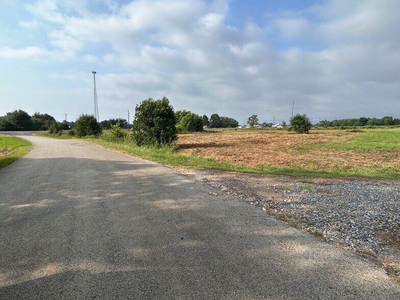 More Photos Of South US Hwy 79/84, Palestine Land For Sale