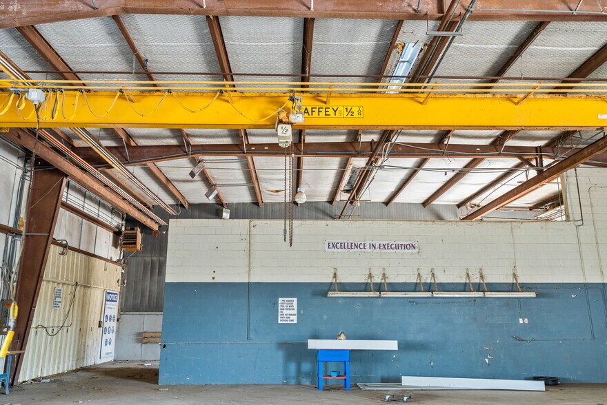 More Photos Of 3806 E Rio Grande St, Victoria Warehouse For Sale