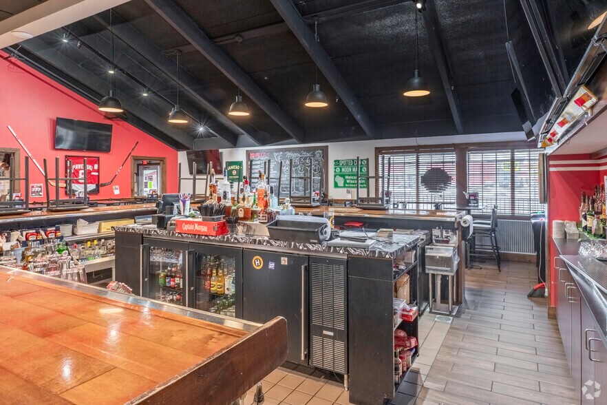 More Photos Of 1400 Commerce Pl, Plover General Retail For Sale