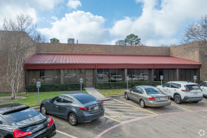 More Photos Of 9777 W Gulf Bank Rd, Houston Warehouse For Lease