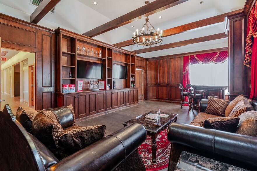 More Photos Of 9142 Independence Ave, Chatsworth Manufacturing For Sale