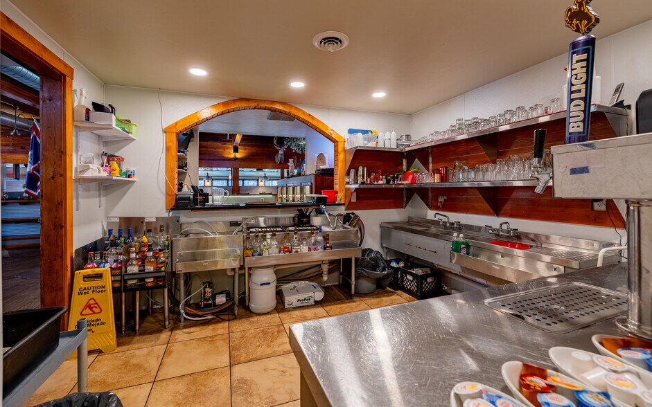 More Photos Of 1651 8th St, Cody Restaurant For Lease