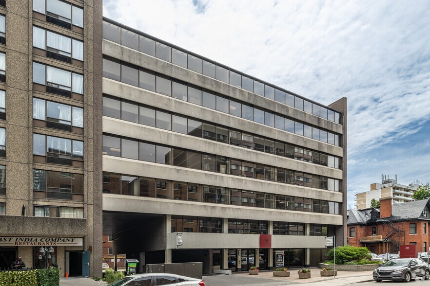 More Photos Of 222 Somerset St W, Ottawa Office For Lease