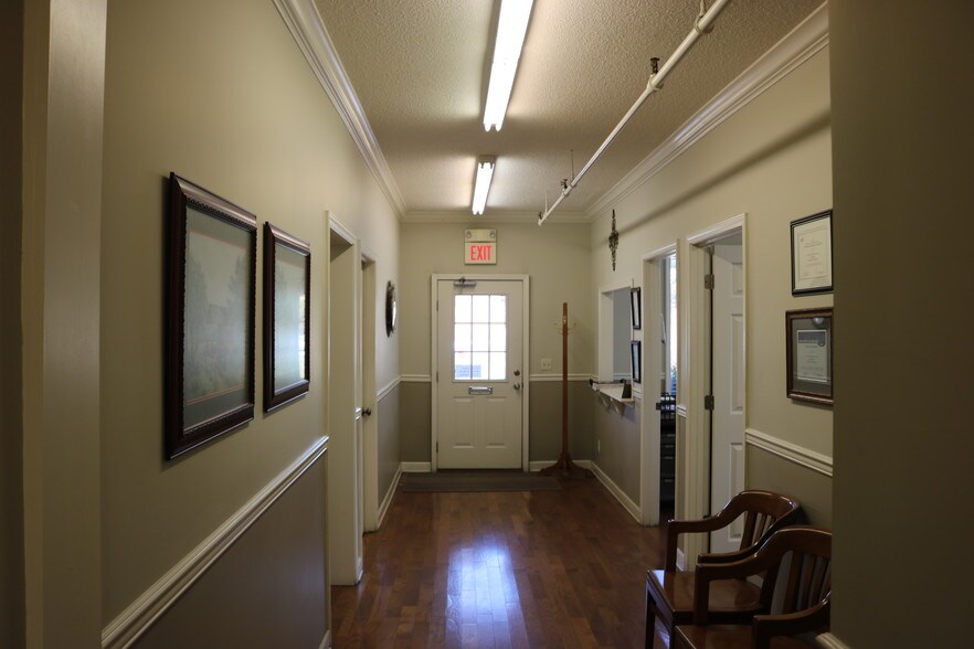 More Photos Of 2415 Lusk St, Guntersville Warehouse For Lease