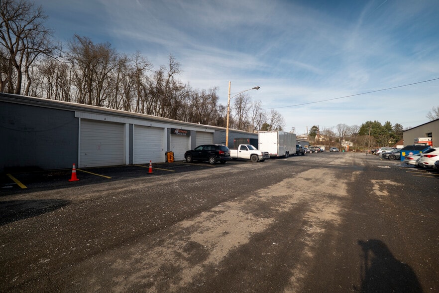 More Photos Of 400 Railroad St, Pittsburgh Warehouse For Lease