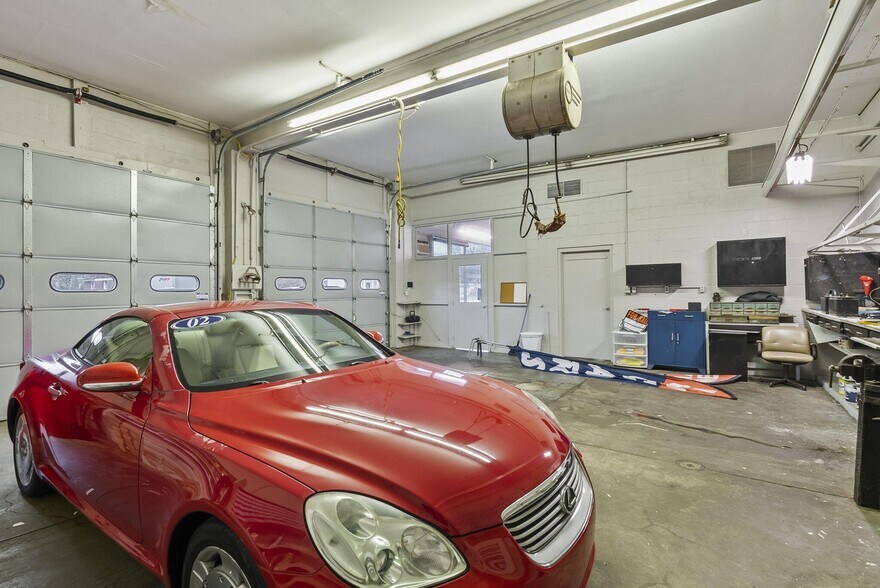 More Photos Of 212 N Main St, Cynthiana Auto Repair For Sale