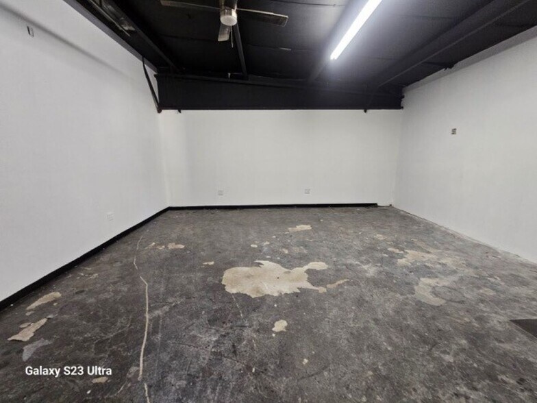 More Photos Of 6406 Stuebner Airline Rd, Houston Warehouse For Sale