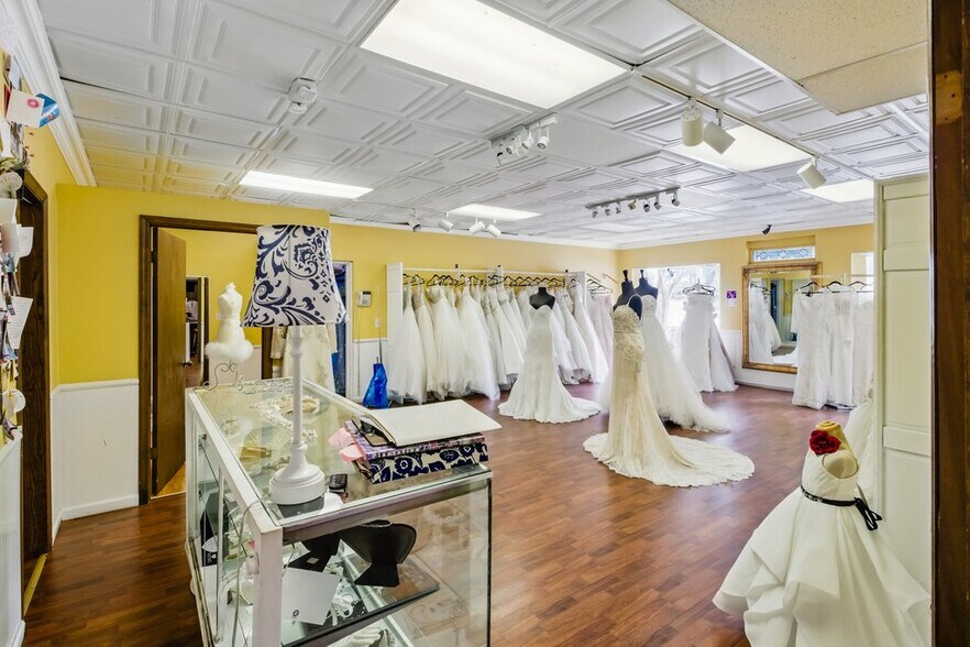 More Photos Of 4066 Broward Blvd, Fort Lauderdale Storefront Retail Office For Sale