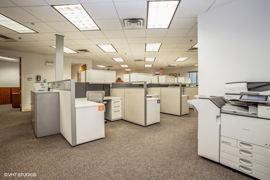 More Photos Of 1150 W Northwest Hwy, Mount Prospect Office For Sale