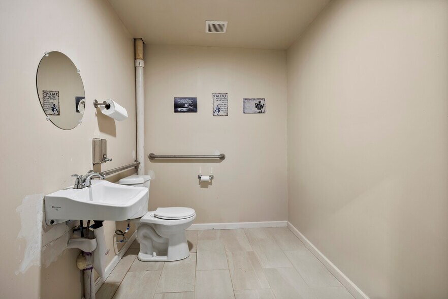 More Photos Of 90 Broadway, Menands Storefront For Lease