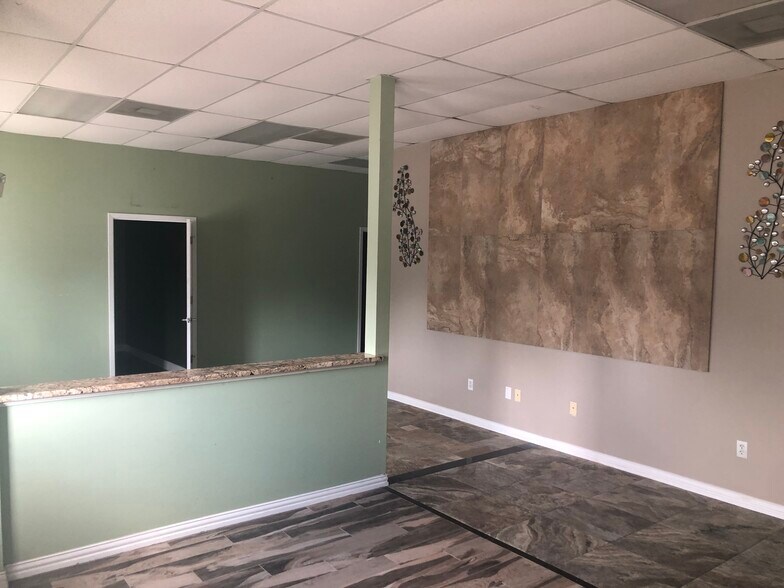 More Photos Of 8863 Anderson Mill Rd, Austin Showroom For Lease