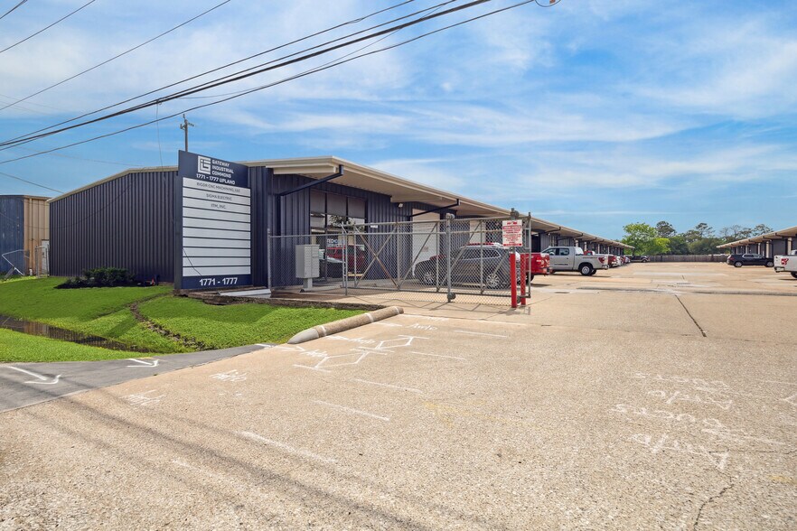 More Photos Of 1771 Upland Dr, Houston Unknown For Lease