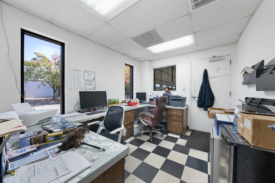 More Photos Of 4533 Hillsborough Rd, Durham Auto Repair For Lease