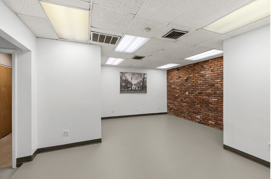 More Photos Of 1901 Gravois Ave, Saint Louis Freestanding For Lease