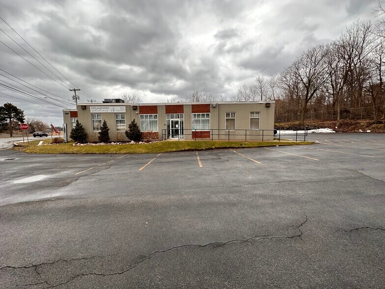 More Photos Of 1810 Erie Blvd E, Syracuse Office For Sale