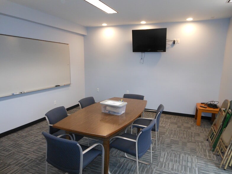 More Photos Of 1871 Gratiot Blvd, Marysville General Retail For Sale