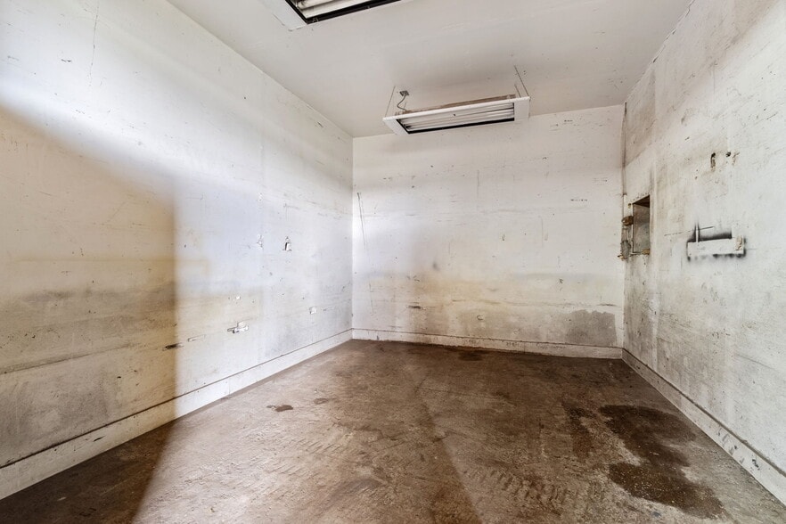 More Photos Of 4051-4061 N Highway 101, Eureka Warehouse For Sale