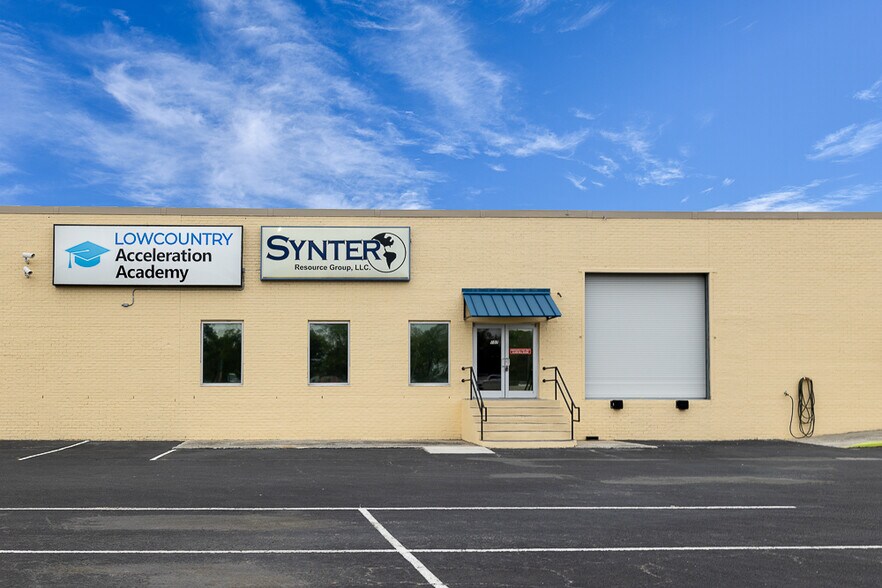 More Photos Of 5935 Rivers Ave, North Charleston Showroom For Lease