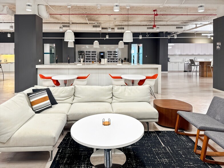 More Photos Of 1 N State St, Chicago Coworking Space