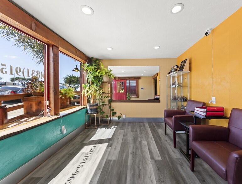 More Photos Of 1637 Del Monte Blvd, Seaside Storefront For Sale