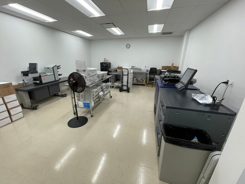 More Photos Of 2855 Interstate Dr, Lakeland Industrial For Lease