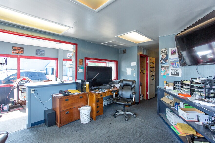 More Photos Of 2929 N Government Way, Coeur d'Alene Auto Dealership For Sale
