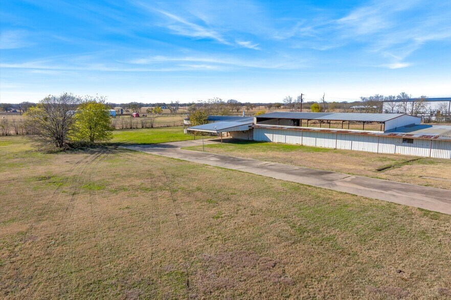 More Photos Of 9474 US-175, Kemp Flex For Sale