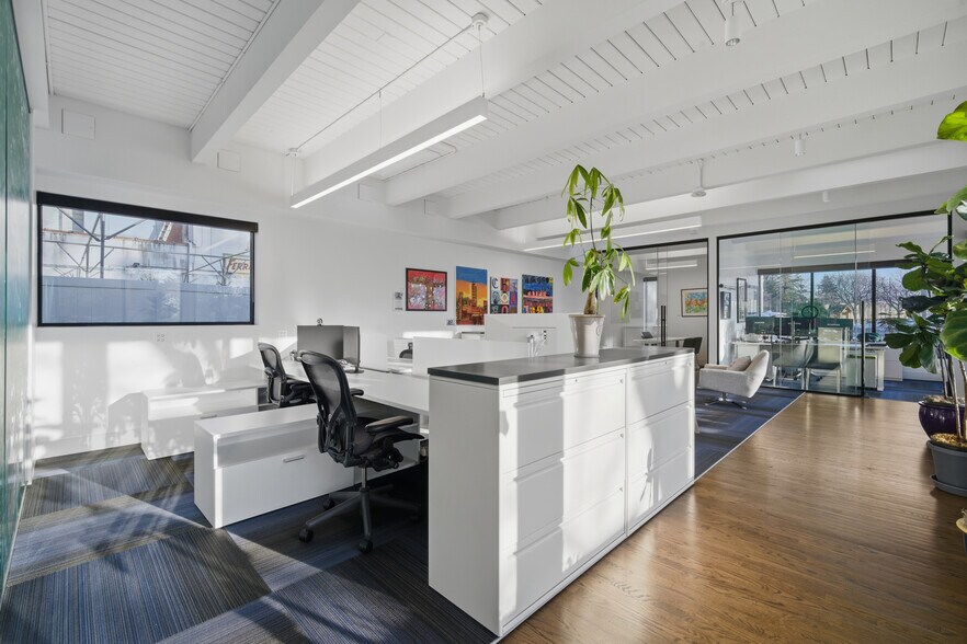 More Photos Of 836 Skokie Blvd, Northbrook Office For Sale