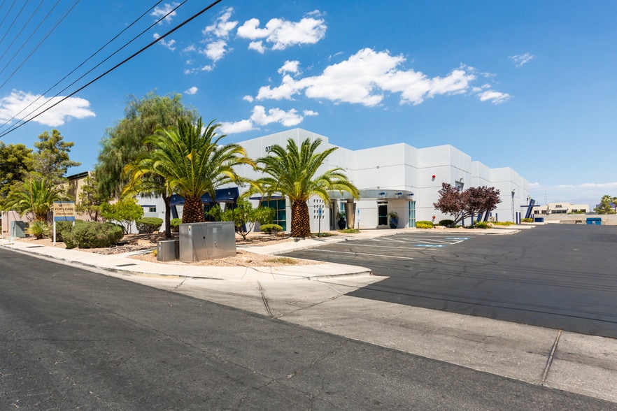 More Photos Of 3720 W Oquendo Rd, Las Vegas Warehouse For Lease