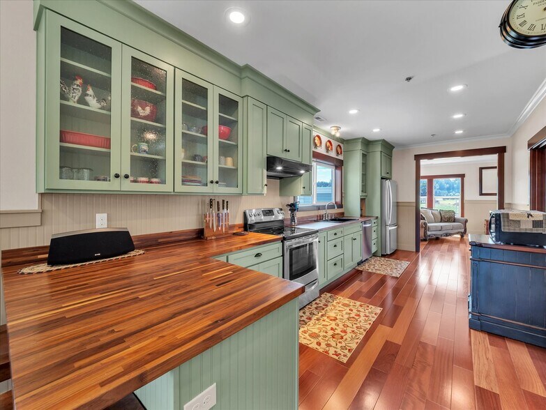 More Photos Of 1421 Pioneer Hwy, Stanwood Restaurant For Sale