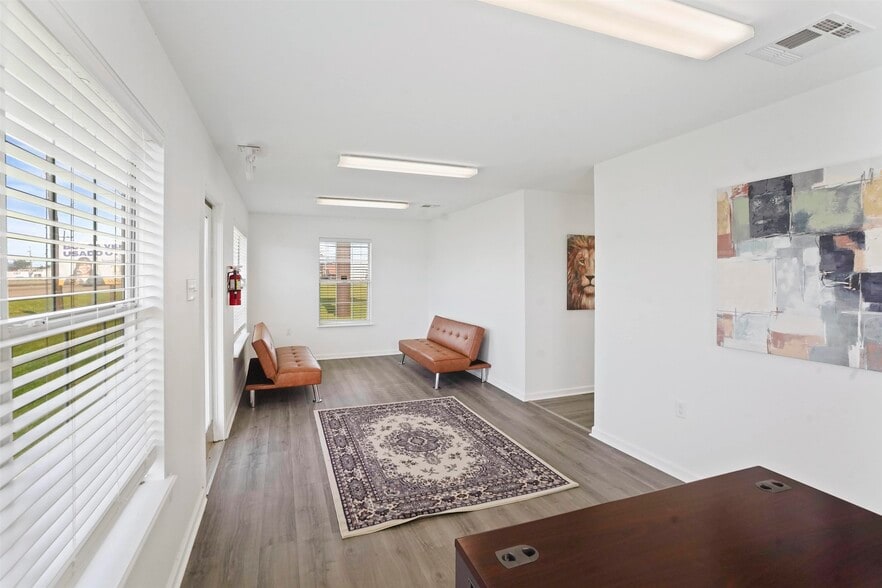 More Photos Of 1425 E Tunnel Blvd, Houma Office For Sale