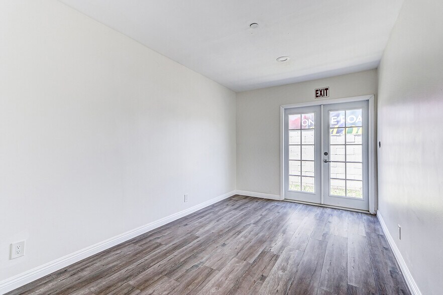 More Photos Of 2018 E La Palma Ave, Anaheim Apartments For Lease