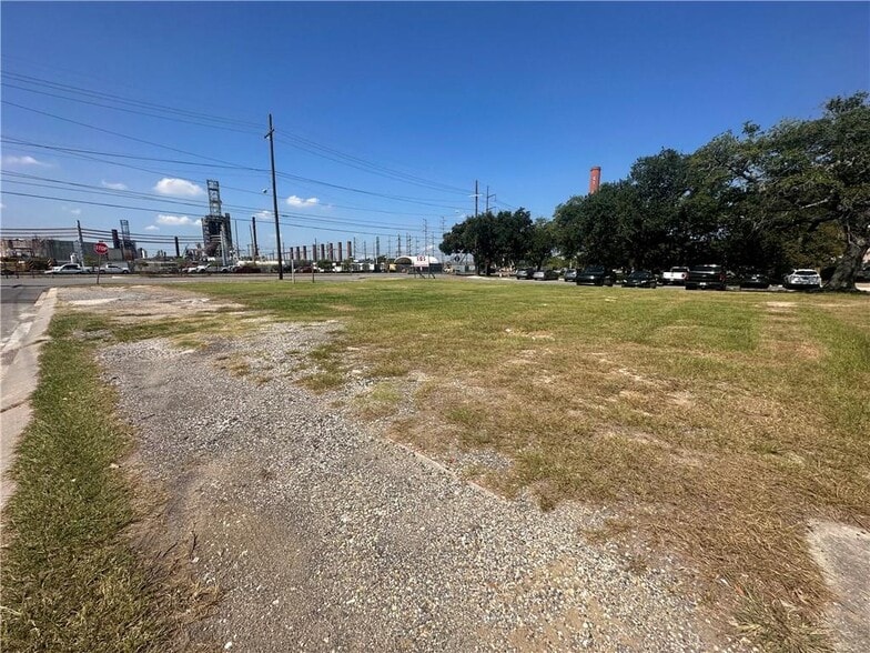 More Photos Of 1001-1007 W Saint Bernard Hwy, Chalmette Land For Sale