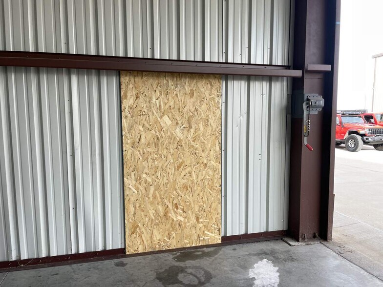 More Photos Of 3000 Airport Dr, Erie Flex For Sale