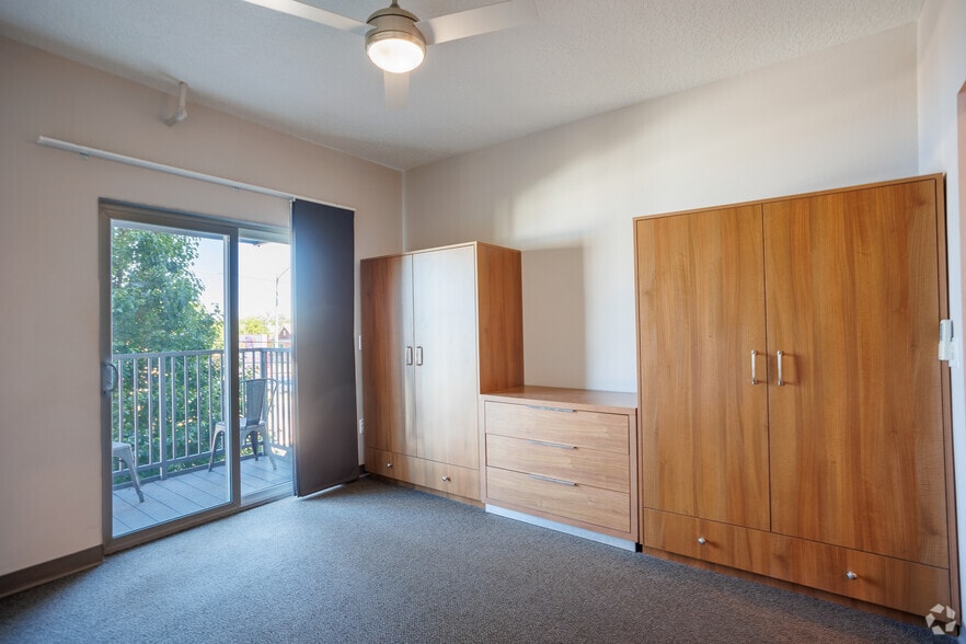 More Photos Of 950 4th St NW, Albuquerque Apartments For Sale