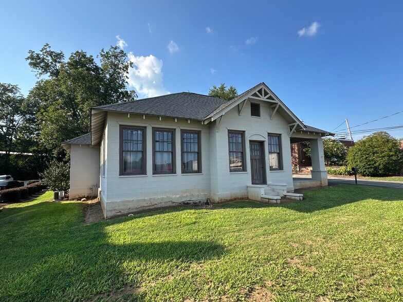 Primary Photo Of 62 Lee St, Jefferson Office For Sale