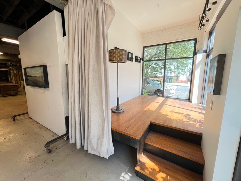 More Photos Of 1438-1442 Light St, Baltimore Showroom For Sale