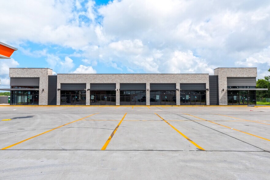 More Photos Of 7241 Lawndale St, Houston Storefront For Lease