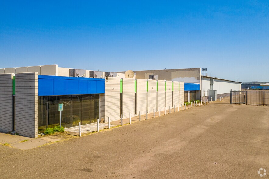 More Photos Of 2600 W McDowell Rd, Phoenix Service For Lease