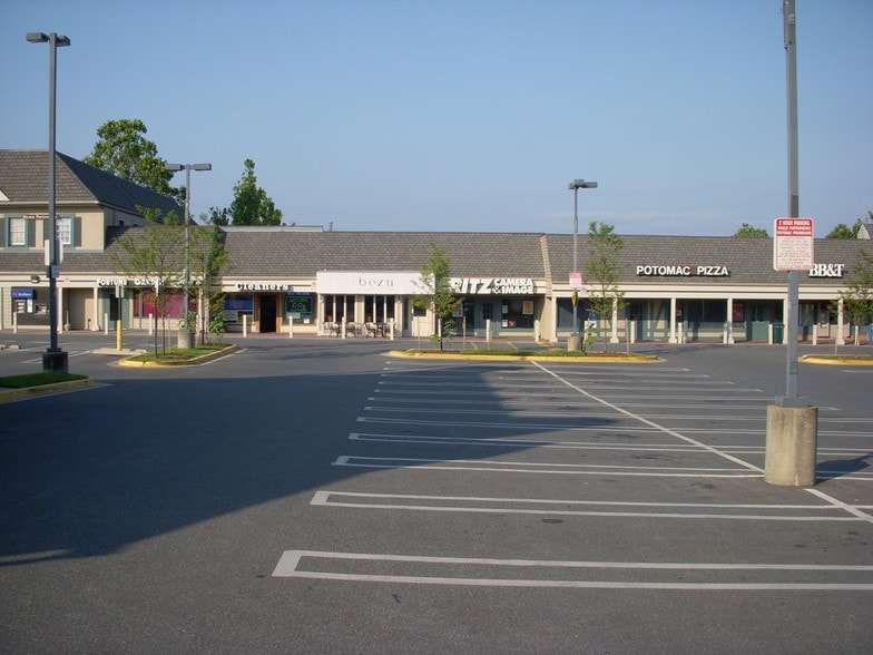 More Photos Of 9812 Falls Rd, Potomac Freestanding For Lease