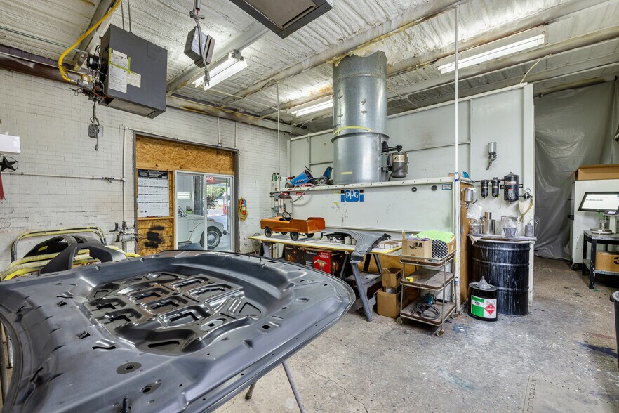 More Photos Of 418 S Commerce St, Bremond Auto Repair For Sale